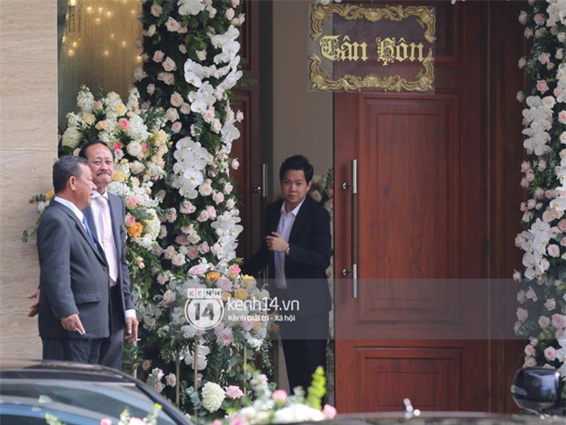 Chú rể Trung Tín cười tít mắt, lên xe rước dâu sang nhà Đặng Thu Thảo - Ảnh 1.