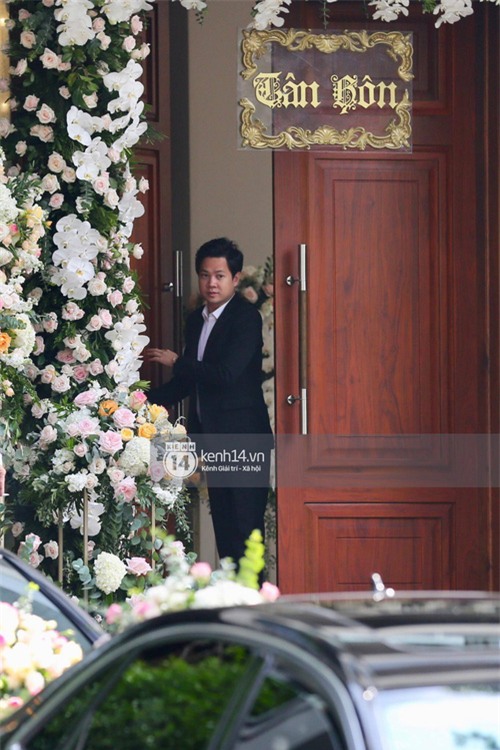 Chú rể Trung Tín cười tít mắt, lên xe rước dâu sang nhà Đặng Thu Thảo - Ảnh 2.