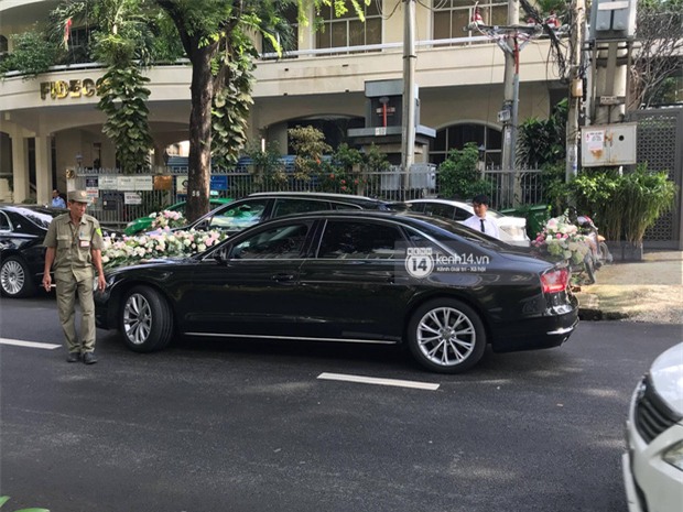 Cận cảnh dàn siêu xe vài chục tỷ đồng trong lễ đón dâu của Hoa hậu Thu Thảo diễn ra sáng nay - Ảnh 7.