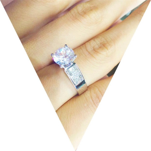 Điểm danh những chiếc nhẫn cưới có trị giá khủng của cặp đôi sao Việt - Ảnh 12.