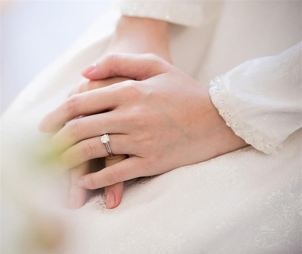 Điểm danh những chiếc nhẫn cưới có trị giá khủng của cặp đôi sao Việt - Ảnh 3.