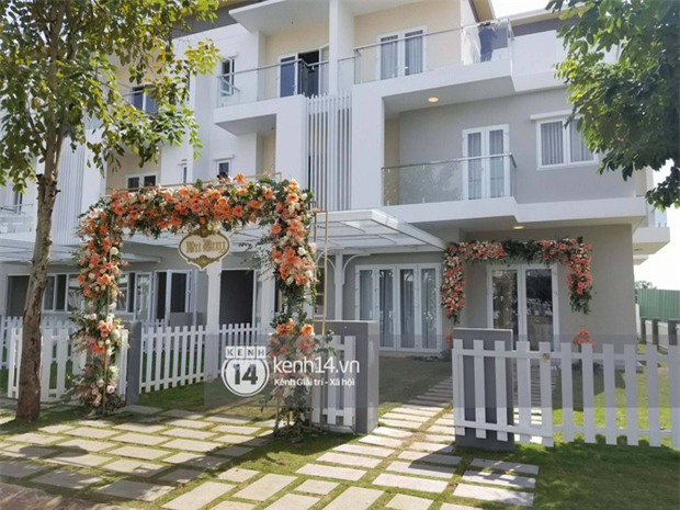 Không khí chuẩn bị chuẩn bị tất bật tại nhà Thu Thảo trước giờ G - Ảnh 1.