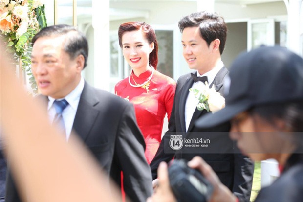 Diện áo dài đỏ rực, cô dâu Thu Thảo tiếp tục đốn tim fan bằng nhan sắc vô cùng rạng rỡ và xinh đẹp - Ảnh 4.