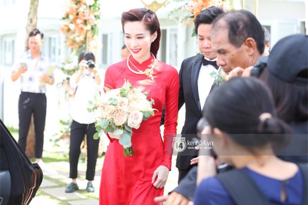 Diện áo dài đỏ rực, cô dâu Thu Thảo tiếp tục đốn tim fan bằng nhan sắc vô cùng rạng rỡ và xinh đẹp - Ảnh 7.