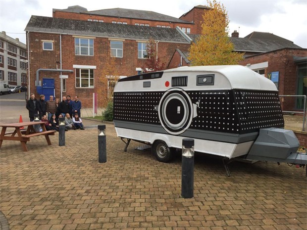 Anh chàng này đã biến một chiếc xe thành máy ảnh khổng lồ, bạn nhìn sẽ muốn được chụp ngay - Ảnh 12.