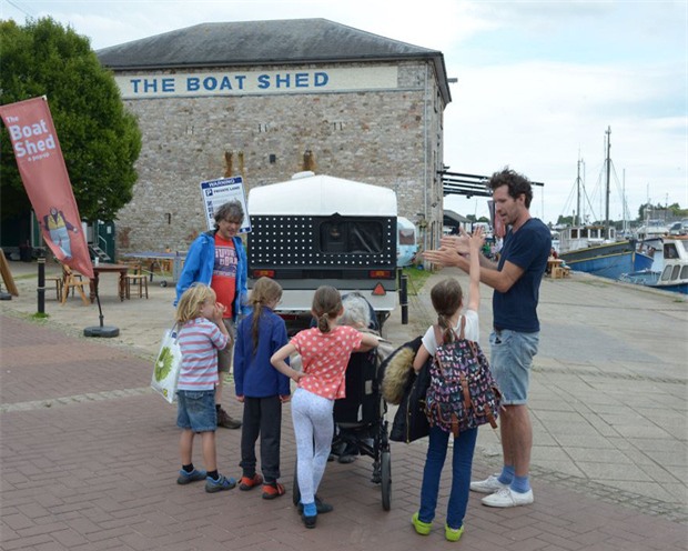 Anh chàng này đã biến một chiếc xe thành máy ảnh khổng lồ, bạn nhìn sẽ muốn được chụp ngay - Ảnh 13.