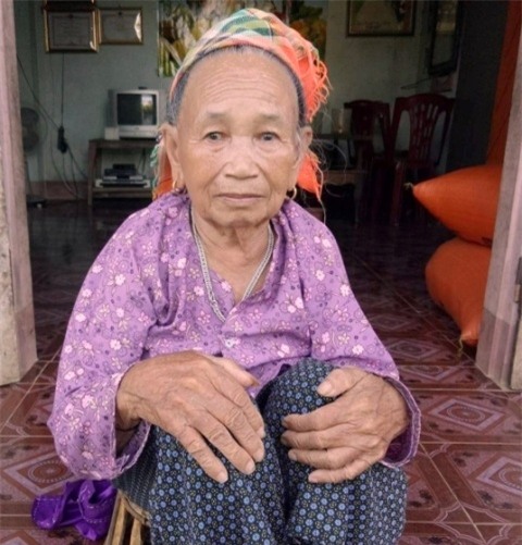 Mẹ Lá năm nay đã gần 90 tuổi.