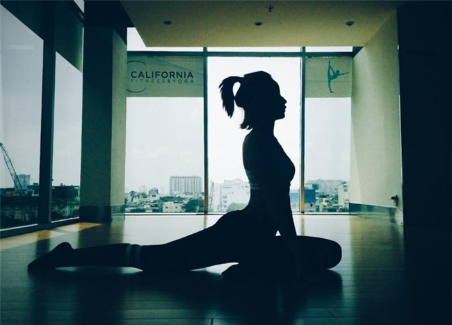 Tưởng nâng ngực nhưng thực tế Chi Pu đã tập những bài tập này để cải thiện vòng 1 lép xẹp