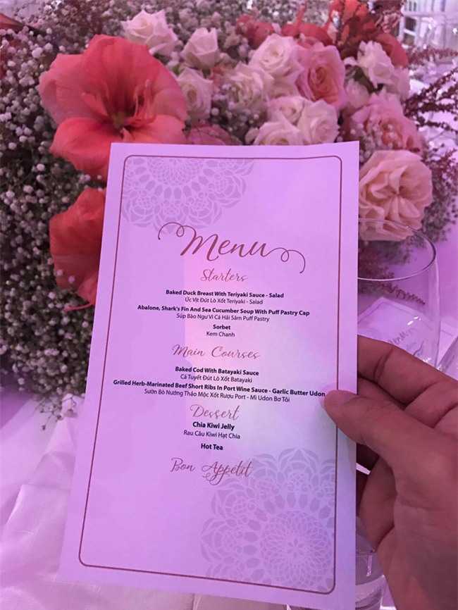 Cận cảnh hội trường lộng lẫy nơi diễn ra hôn lễ của Thu Thảo và ông xã Trung Tín - Ảnh 3.