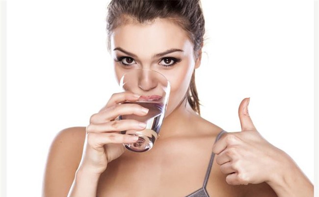 Thời điểm uống nước tốt cho sức khoẻ nhất trong ngày: Bạn nên biết để đừng quên!