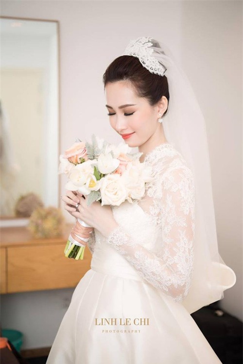 1 trong 3 mẫu váy cưới của Thu Thảo được lấy cảm hứng từ mẫu váy của công nương Grace Kelly - Ảnh 4.