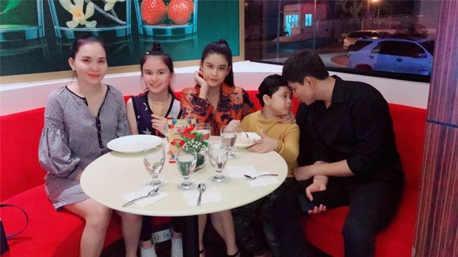 Thông tin này khiến người hâm mộ của cả hai vô cùng bất ngờ vì mới cách đây hai ngày, mọi người còn nhìn thấy vợ chồng&nbsp;Trương Quỳnh Anh và Tim đưa con trai đi chơi Trung thu vui vẻ. - Tin sao Viet - Tin tuc sao Viet - Scandal sao Viet - Tin tuc cua Sao - Tin cua Sao