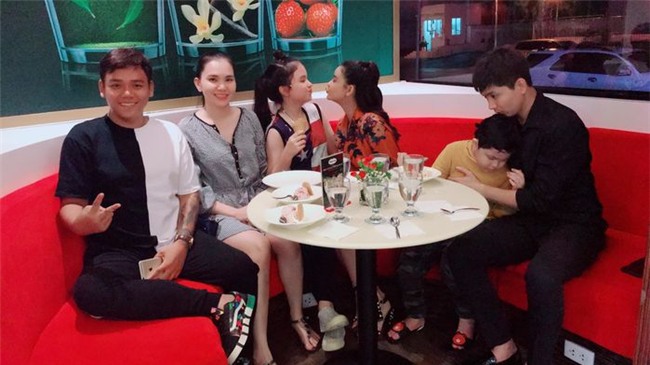 Sau đó chúng tôi đã liên hệ với cặp vợ chồng, Trương Quỳnh Anh không thể liên lạc được, còn về phía Tim anh chia sẻ hiện tại mình đang bận quay phim và không có ý kiến gì. - Tin sao Viet - Tin tuc sao Viet - Scandal sao Viet - Tin tuc cua Sao - Tin cua Sao