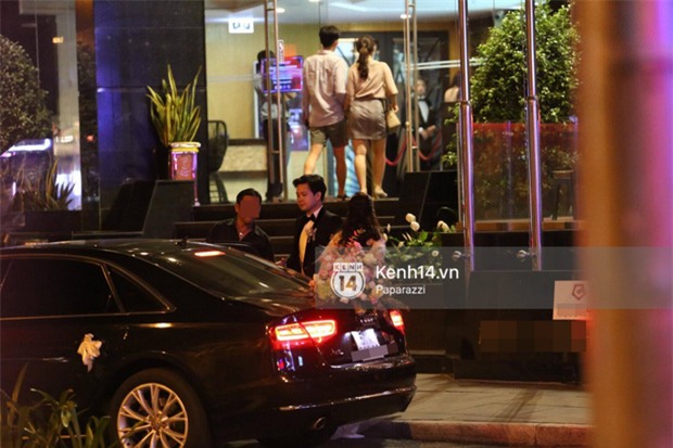Sau đám cưới cổ tích, Đặng Thu Thảo cùng ông xã Trung Tín tay trong tay đi chơi với bạn bè - Ảnh 4.