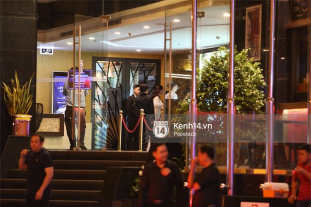 Sau đám cưới cổ tích, Đặng Thu Thảo cùng ông xã Trung Tín tay trong tay đi chơi với bạn bè - Ảnh 6.