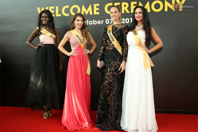 Clip: Huyền My tỏa sáng với bộ đầm nổi bật, tự tin trong phần giới thiệu tại "Miss Grand International 2017" - Ảnh 11.