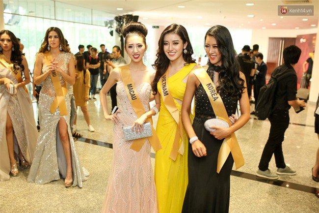 Clip: Huyền My tỏa sáng với bộ đầm nổi bật, tự tin trong phần giới thiệu tại "Miss Grand International 2017" - Ảnh 12.