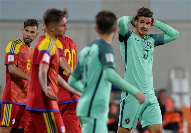 Ronaldo toa sang, Bo Dao Nha tien sat ve du World Cup 2018 hinh anh 3