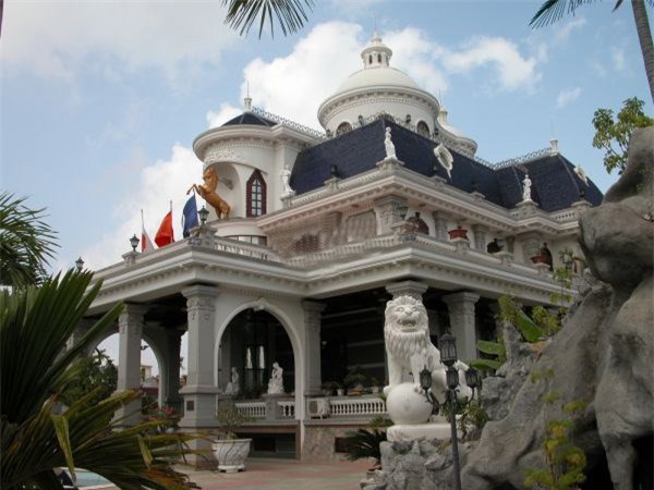 nhà dát vàng, biệt thự, dát vàng, mạ vàng, lâu đài