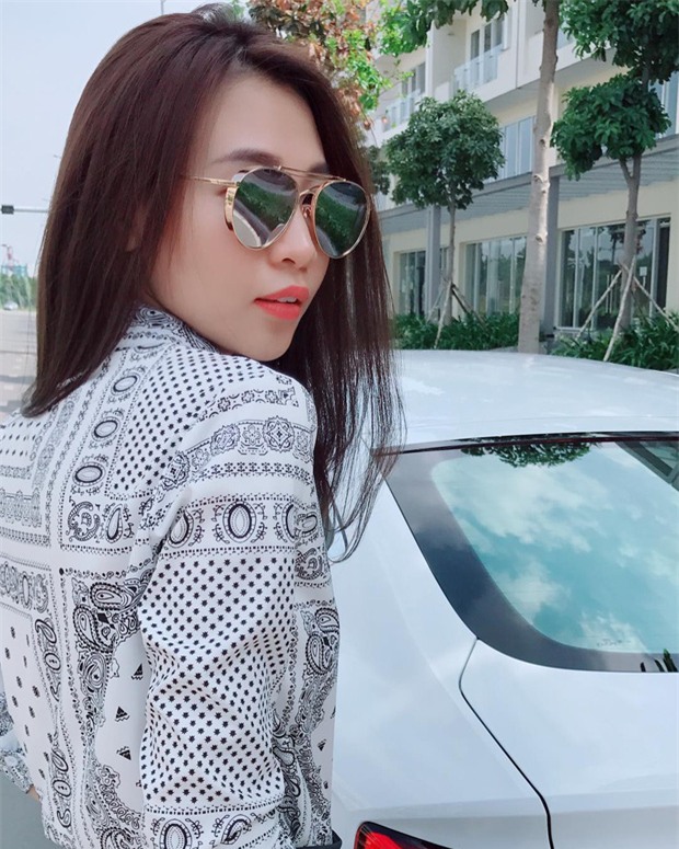 Không thua kém Hà Hồ hay Hạ Vi, Đàm Thu Trang cũng có cả một tủ đồ hiệu đắt đỏ - Ảnh 12.