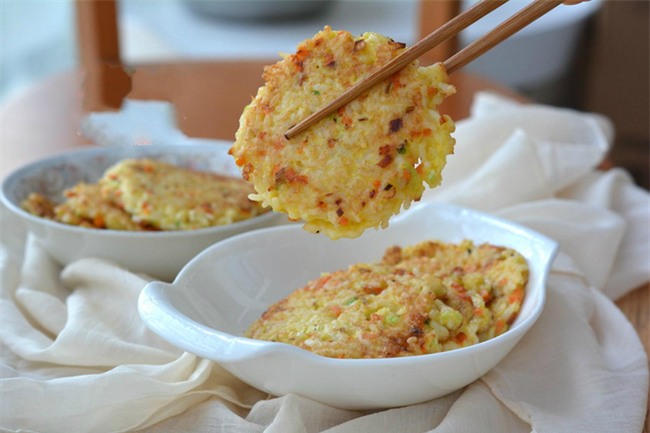 Cách mới toanh làm cơm chiên trứng ăn sáng ngon lạ - Ảnh 7.