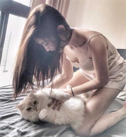 Hot girl sở hữu đôi chân dài miên man đến mức ‘mất cân đối’ - Ảnh 8.