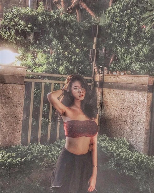 Hot girl sở hữu đôi chân dài miên man đến mức ‘mất cân đối’ - Ảnh 9.