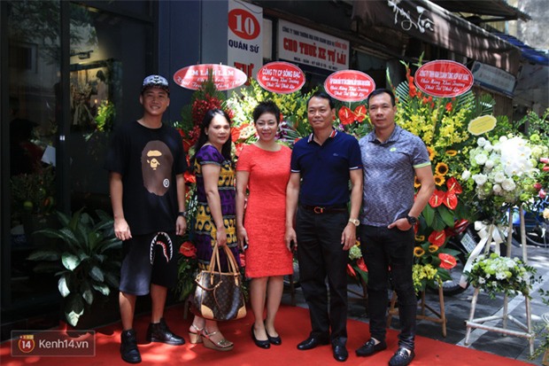 Vợ chồng Ngọc Thạch lái siêu xe 16 tỷ đồng làm xôn xao cả dãy phố - Ảnh 5.