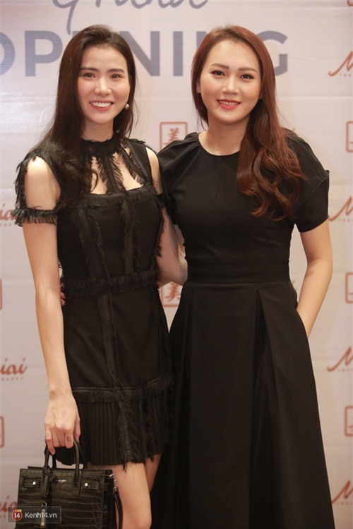 Vợ chồng Ngọc Thạch lái siêu xe 16 tỷ đồng làm xôn xao cả dãy phố - Ảnh 7.