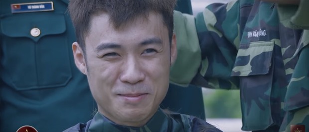 Muôn vàn biểu cảm hỉ, nộ, ái, ố của dàn mỹ nam khi bị cắt tóc trong Sao nhập ngũ - Ảnh 5.