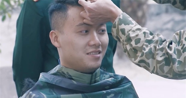 Muôn vàn biểu cảm hỉ, nộ, ái, ố của dàn mỹ nam khi bị cắt tóc trong Sao nhập ngũ - Ảnh 7.