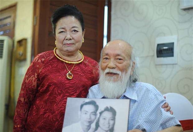 Chuyện tình yêu 56 năm của PGS Văn Như Cương và vợ: Để đi hết cuộc đời vẫn nắm tay nhau và nói Anh yêu em - Ảnh 2.