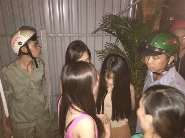 Bị lừa bán vào quán cà phê kích dục, thiếu nữ 15 tuổi cầu cứu và được nhóm hiệp sĩ giải cứu thành công - Ảnh 1.