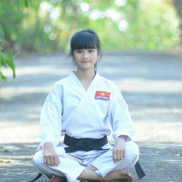 Gặp gỡ Bùi Minh Anh - cao thủ Karatedo ẩn sau cô sinh viên dịu dàng - Ảnh 1.