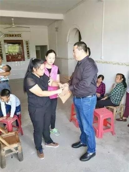 Cứu trẻ bị đuối nước, nhân viên chuyển phát nhanh thiệt mạng để lại 4 đứa con thơ - Ảnh 2.