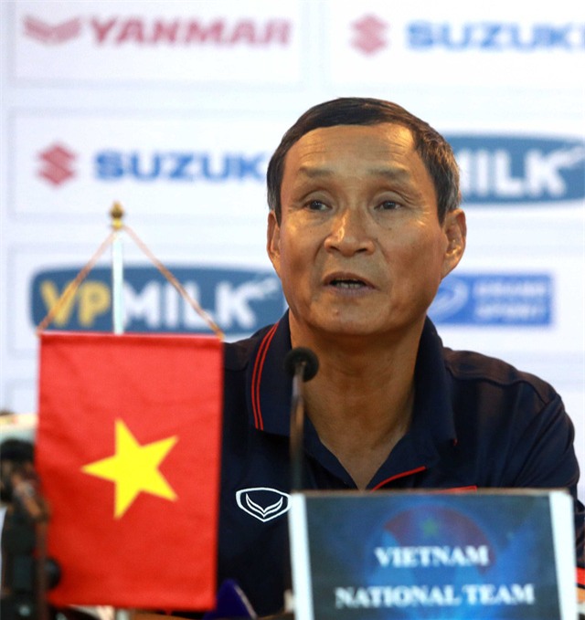 HLV Mai Đức Chung thể hiện rõ quyết tâm đánh bại Campuchia - Ảnh: Gia Hưng