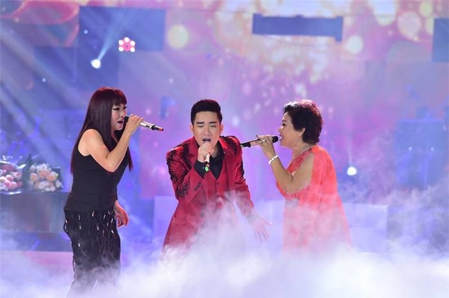 Cả ba đã có màn hòa giọng cực ăn ý khiến khán giả Thủ đô không thể rời mắt. - Tin sao Viet - Tin tuc sao Viet - Scandal sao Viet - Tin tuc cua Sao - Tin cua Sao