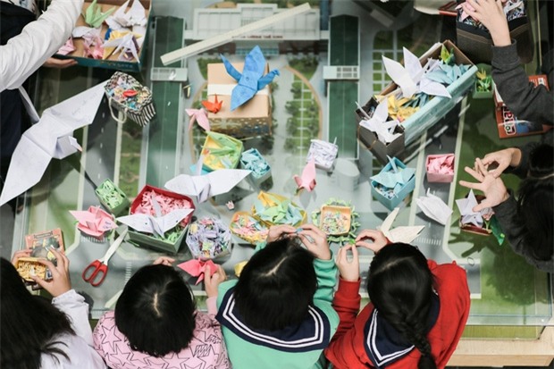 Thầy đi rồi, con à! - Cuộc gọi đẫm nước mắt lúc 5h sáng từ cô con gái thứ 2 của thầy Văn Như Cương - Ảnh 1.