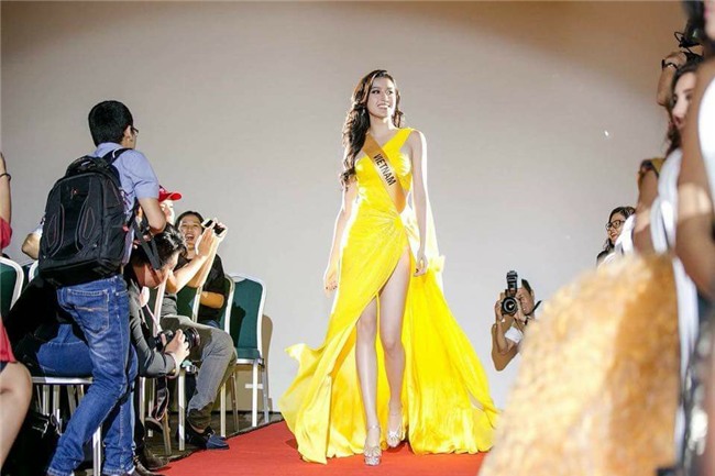 Cận cảnh quốc phục nặng tới 30kg của Huyền My tại Miss Grand International 2017-6