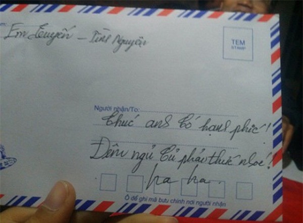 cuoi te ghe voi nhung phong bi mung cuoi ba dao "chong mat len xem hanh phuc duoc bao lau" - 4