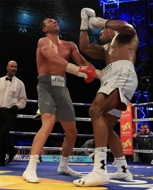 “Vua boxing” Joshua đòi vĩ đại như Mike Tyson: Vô địch nhưng không cắn tai - Ảnh 2.