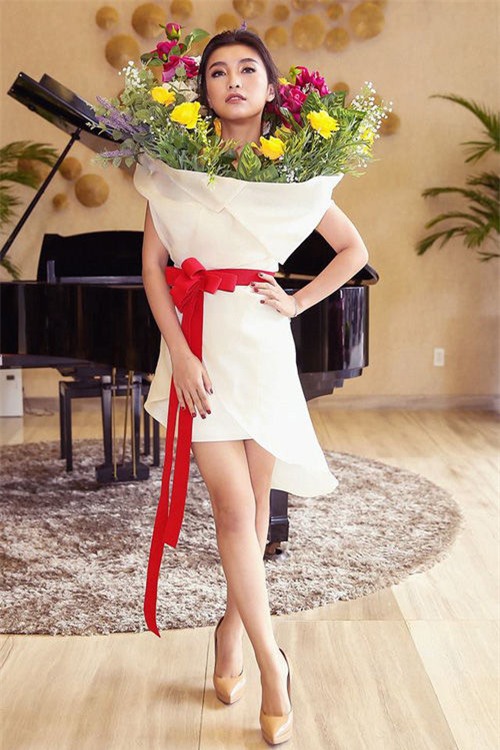 sao mac xau tuan: dai my nhan thap nien 90 bi che vi "noi" tai dam cuoi thu thao - 11