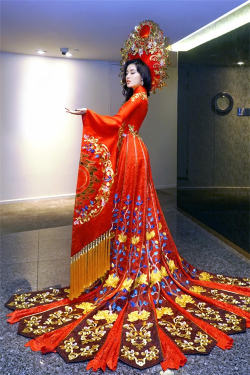 Ngắm trang phục truyền thống nặng hơn 30kg mà Huyền My sẽ mặc tại Miss Grand International 2017 - Ảnh 2.