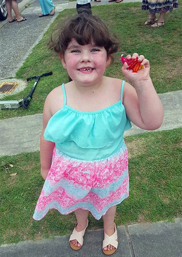 ky la be gai day thi khi moi 4 tuoi, lan dau "den thang" cu nghi do nghich ban - 1