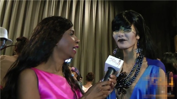 Từ bập bẹ đánh vần, Hoàng Thùy giờ đây nói tiếng Anh khiến nhiều người khâm phục-1