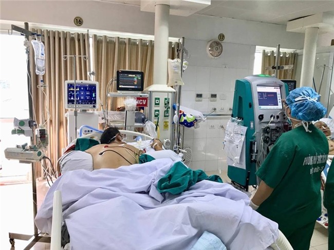 Nghe thầy bói phán chết nên không cho bác sĩ cấp cứu, 1 người tử vong - 1