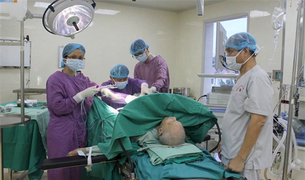 cắt bao quy đầu,phì đại tuyến tiền liệt,u xơ tuyến tiền liệt,bí tiểu,Bệnh viện E,tuyến tiền liệt,tiền liệt tuyến