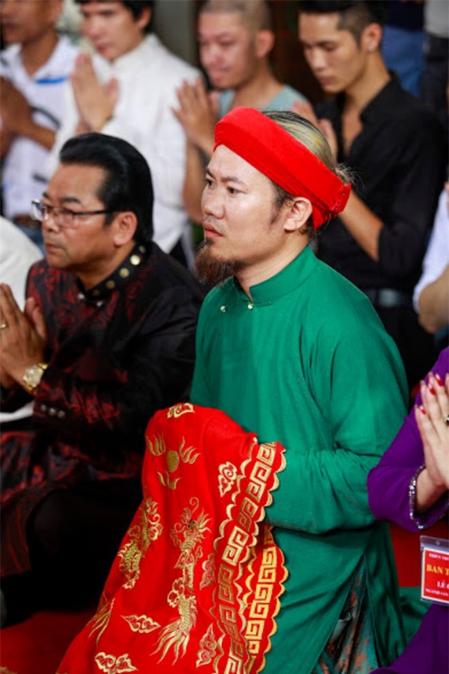 hoai linh, vuong rau buc xuc truoc thong tin “loan nha tho to nghe” hinh anh 2