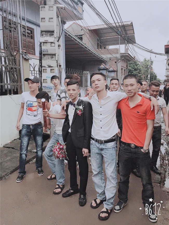 Cô dâu mặt sắp khóc khi bạn thân chú rể hát Anh đã làm sai điều gì, mà em ra đi không một lời từ ly? trong đám cưới - Ảnh 4.