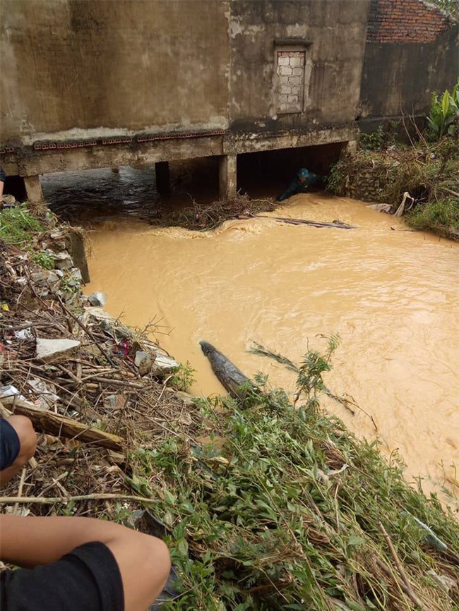 Người phụ nữ bị lũ cuốn trôi khi đưa cháu đi học: Nạn nhân về nước mới 4 ngày, con trai vừa 6 tháng tuổi - Ảnh 4.